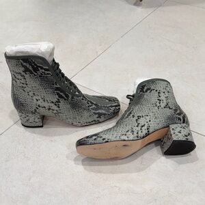 Chic Snakeskin Lace-Up Boots